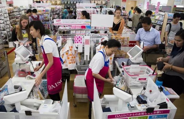 日本破产渔夫开了个“名创优品十元店”，逆袭成了亿万富翁！